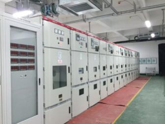 安徽得潤電氣技術(shù)有限公司是一家專注電氣工程咨詢、設(shè)計、制造、安裝調(diào)試一站式服務(wù)的高新技術(shù)企業(yè)。對在各種場合如何選擇高低壓電器以及開關(guān)柜有著豐富的理論知識和工作經(jīng)驗，生產(chǎn)的不同電壓等級的高壓開關(guān)柜、高壓無功補償裝置適合多種工業(yè)、民建等場合。 全國統(tǒng)一客服熱線：400-0551-777